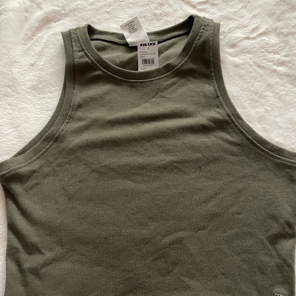 Tilly’s green tank top